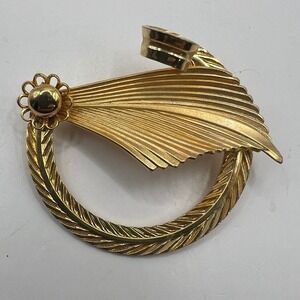 Vintage Gold Tone Brooch Brushed Shiny Round with‎ Flower Pin